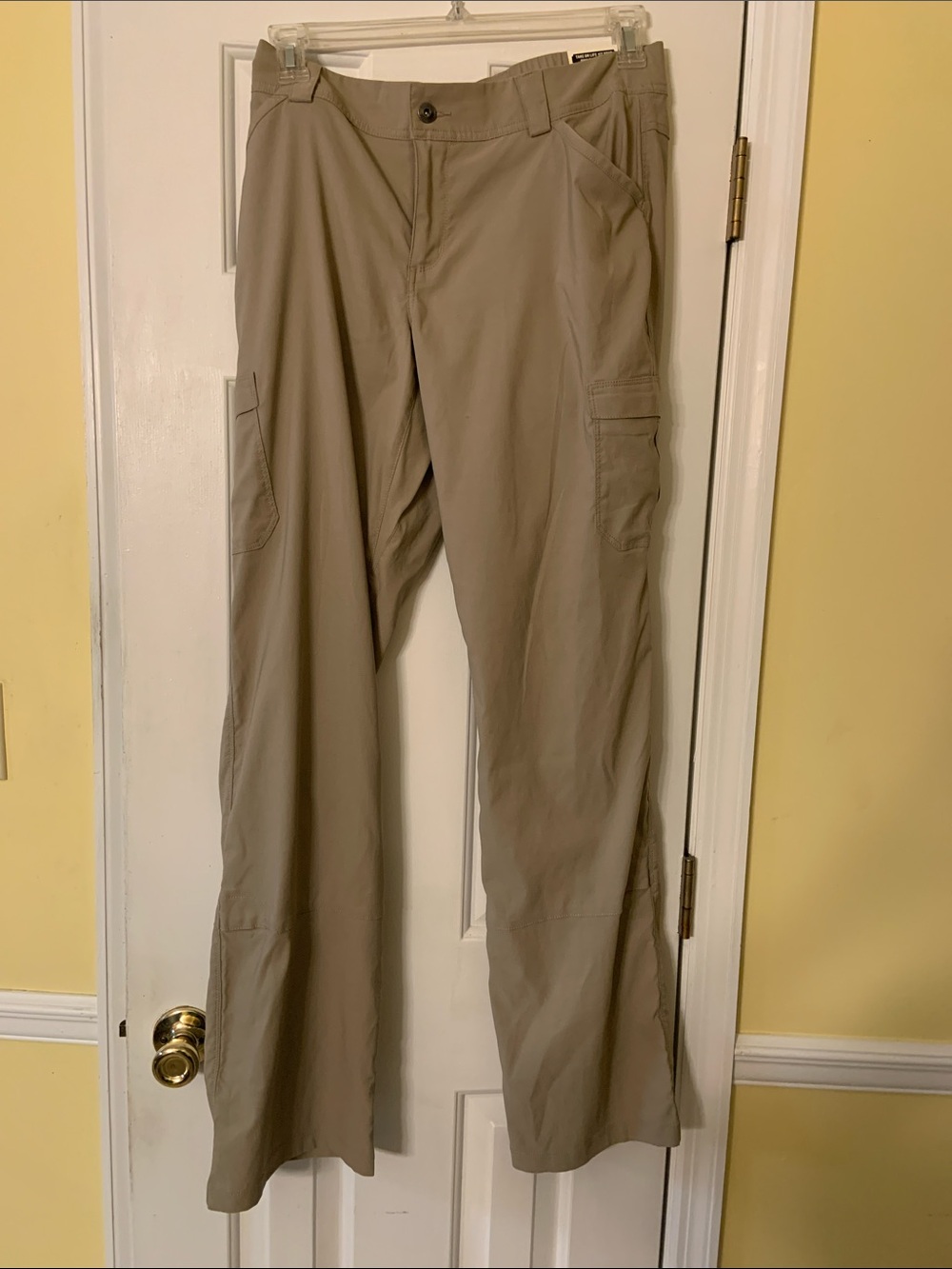 Duluth Trading Co Women's Cargo Pants Dry on the Fly Bootcut Tan New w Tags